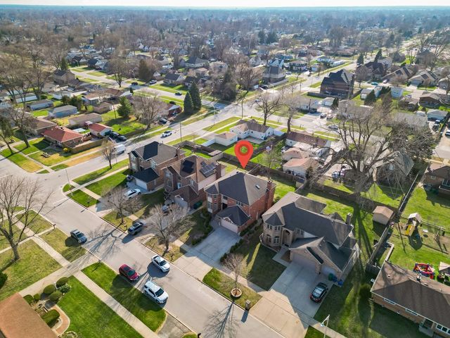 8242 Latrobe Avenue, Burbank, IL 60459