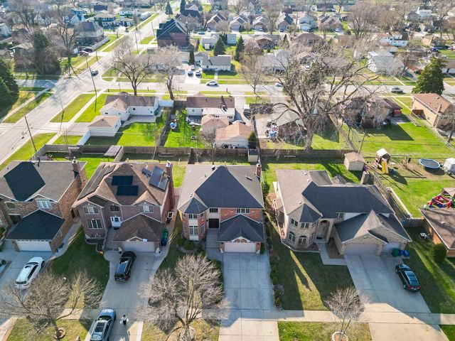 8242 Latrobe Avenue, Burbank, IL 60459