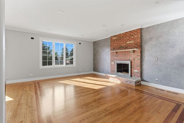 8242 Latrobe Avenue, Burbank, IL 60459