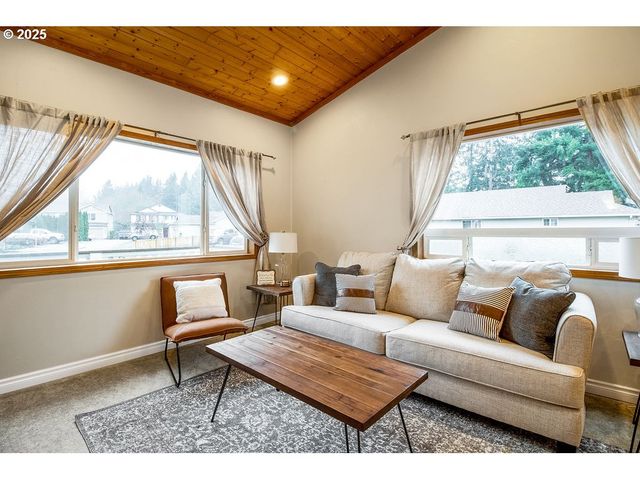 813 HOWARD JORDAN Loop, Dayton, OR 97114