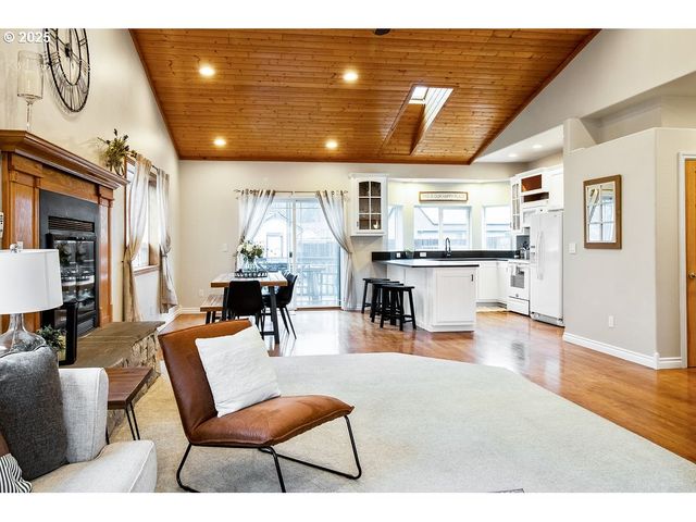 813 HOWARD JORDAN Loop, Dayton, OR 97114