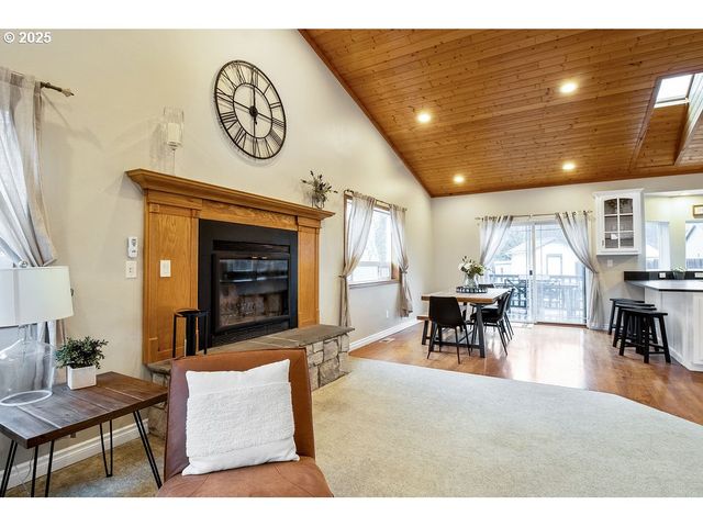 813 HOWARD JORDAN Loop, Dayton, OR 97114