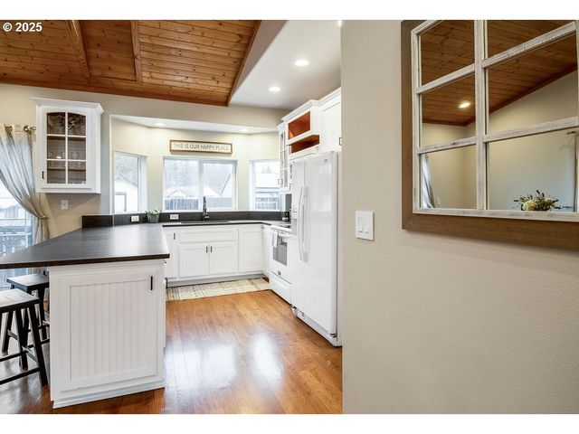 813 HOWARD JORDAN Loop, Dayton, OR 97114