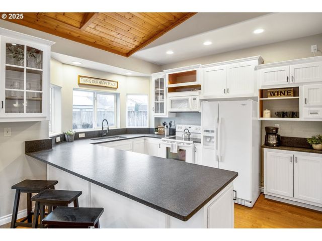 813 HOWARD JORDAN Loop, Dayton, OR 97114