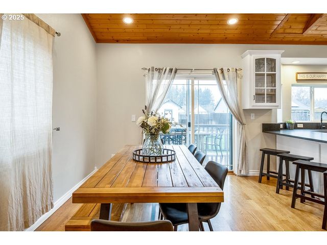 813 HOWARD JORDAN Loop, Dayton, OR 97114