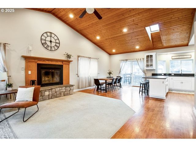 813 HOWARD JORDAN Loop, Dayton, OR 97114