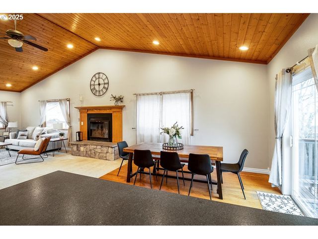 813 HOWARD JORDAN Loop, Dayton, OR 97114