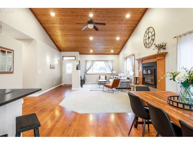 813 HOWARD JORDAN Loop, Dayton, OR 97114