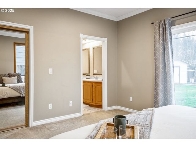 813 HOWARD JORDAN Loop, Dayton, OR 97114