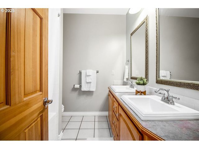 813 HOWARD JORDAN Loop, Dayton, OR 97114