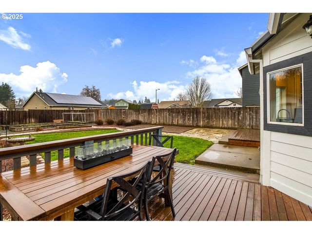 813 HOWARD JORDAN Loop, Dayton, OR 97114