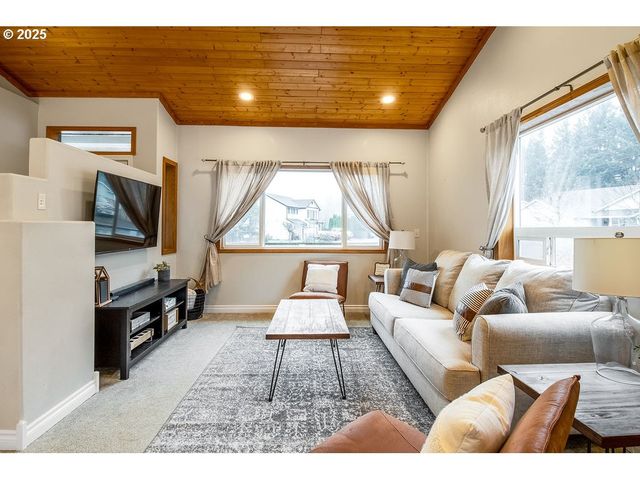 813 HOWARD JORDAN Loop, Dayton, OR 97114