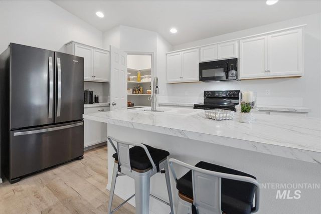 19511 Commonwealth Ave, Caldwell, ID 83605