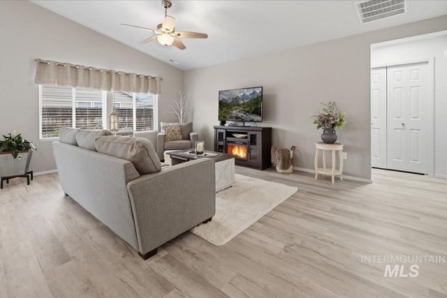 19511 Commonwealth Ave, Caldwell, ID 83605