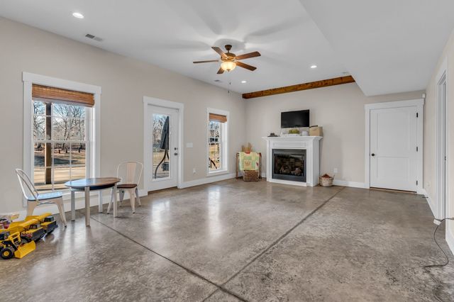 5574 Dowlen Rd, Cedar Hill, TN 37032