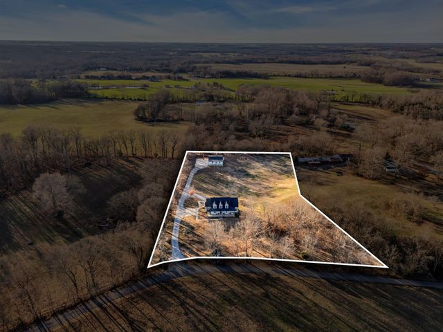 5574 Dowlen Rd, Cedar Hill, TN 37032