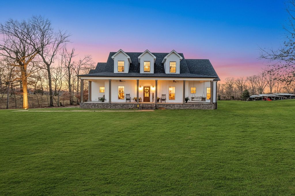 5574 Dowlen Rd, Cedar Hill, TN 37032