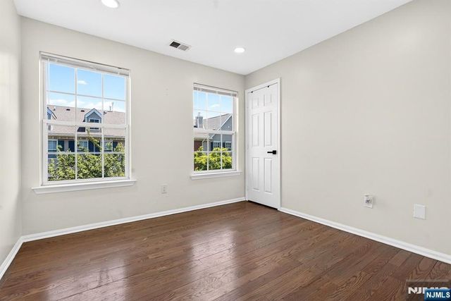 5 Krueger Court, Newark, NJ 07103