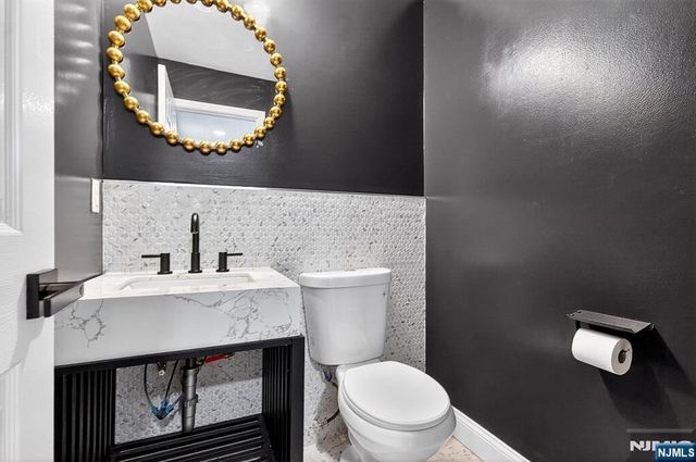 5 Krueger Court, Newark, NJ 07103