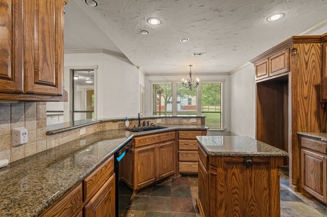 7230 Hunnington Drive, Sanger, TX 76266