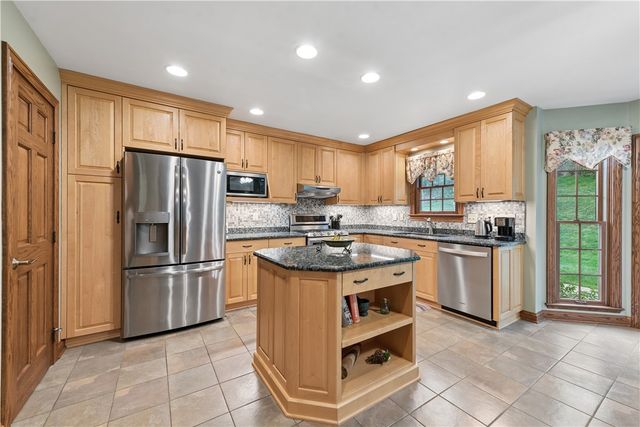3819 Hill Road, Hampton, PA 15101