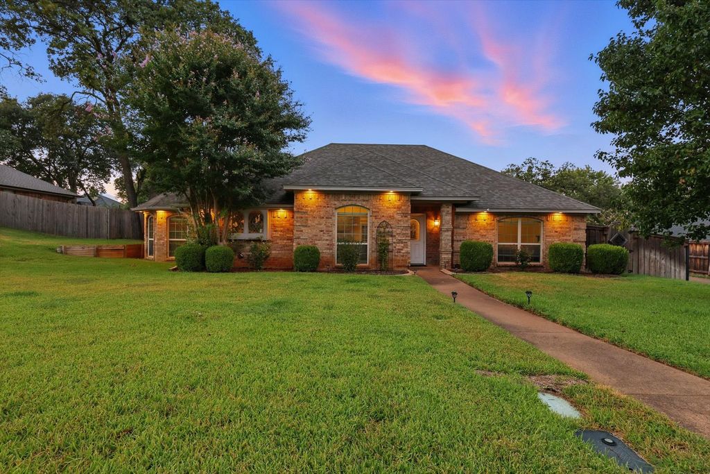 7329 Londonderry Drive, North Richland Hills, TX 76182