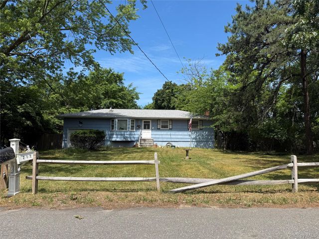 212 Union Avenue, East Patchogue, NY 11772
