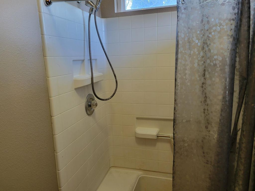 Image 19 of property listing at 3188 Winter Way, Madera, CA 93637