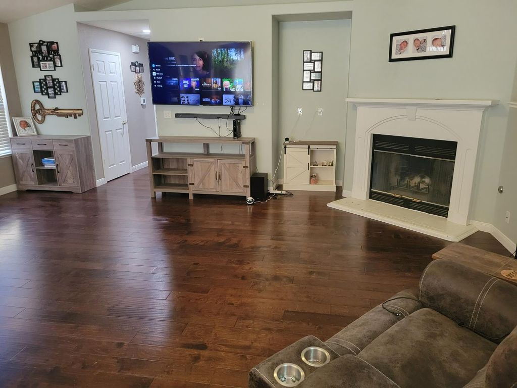 Image 7 of property listing at 3188 Winter Way, Madera, CA 93637