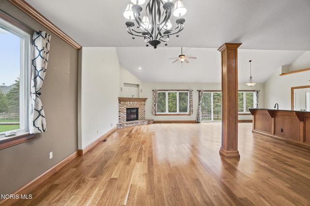 5908 Walnut Springs Boulevard, Sylvania, OH 43560
