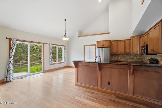 5908 Walnut Springs Boulevard, Sylvania, OH 43560