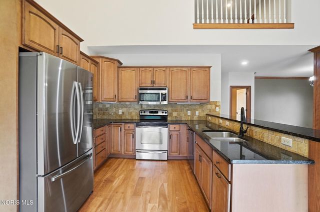 5908 Walnut Springs Boulevard, Sylvania, OH 43560
