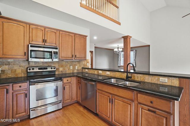 5908 Walnut Springs Boulevard, Sylvania, OH 43560