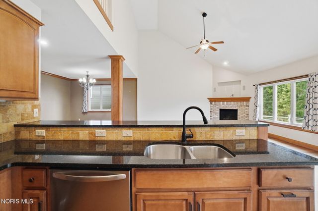 5908 Walnut Springs Boulevard, Sylvania, OH 43560