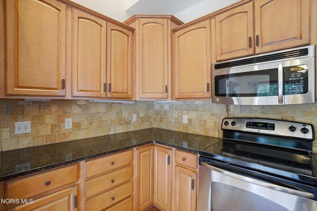5908 Walnut Springs Boulevard, Sylvania, OH 43560