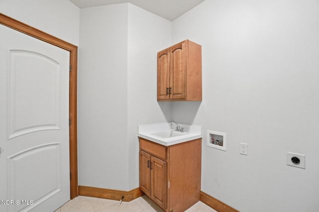 5908 Walnut Springs Boulevard, Sylvania, OH 43560
