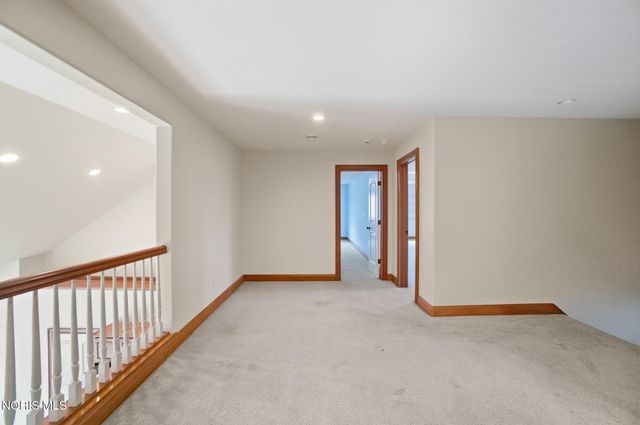 5908 Walnut Springs Boulevard, Sylvania, OH 43560