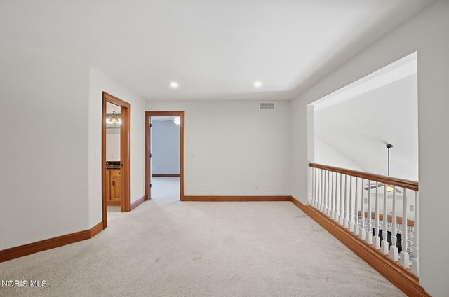 5908 Walnut Springs Boulevard, Sylvania, OH 43560