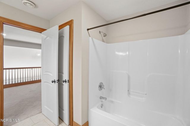 5908 Walnut Springs Boulevard, Sylvania, OH 43560