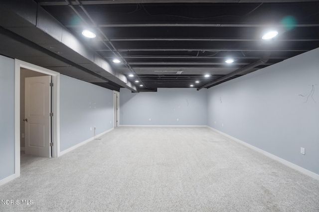 5908 Walnut Springs Boulevard, Sylvania, OH 43560
