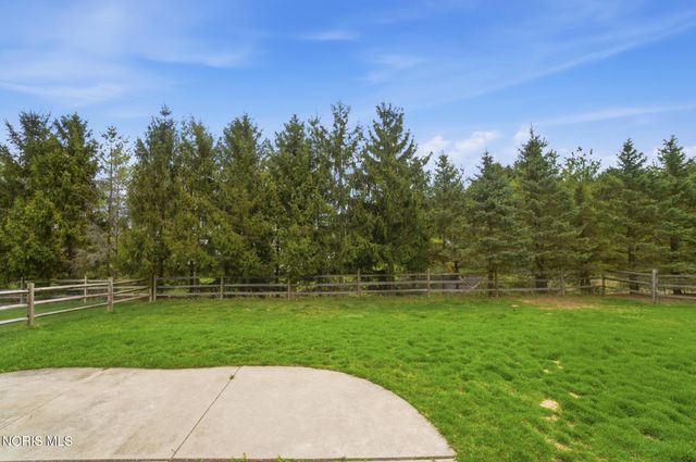 5908 Walnut Springs Boulevard, Sylvania, OH 43560