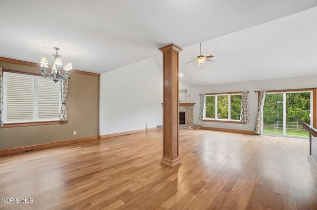 5908 Walnut Springs Boulevard, Sylvania, OH 43560