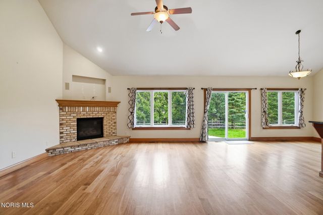 5908 Walnut Springs Boulevard, Sylvania, OH 43560
