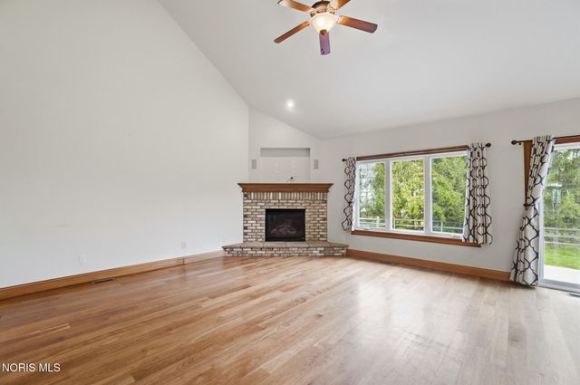 5908 Walnut Springs Boulevard, Sylvania, OH 43560