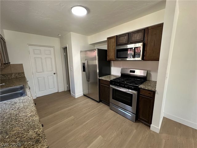 2876 Escuela Street, Las Vegas, NV 89121
