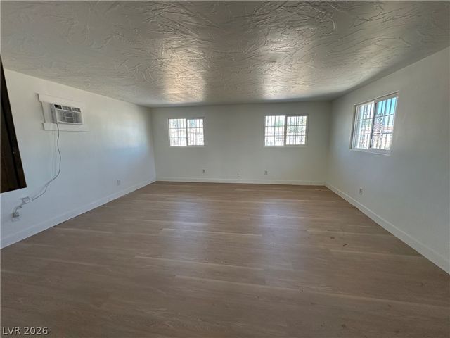 2876 Escuela Street, Las Vegas, NV 89121