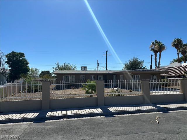 2876 Escuela Street, Las Vegas, NV 89121