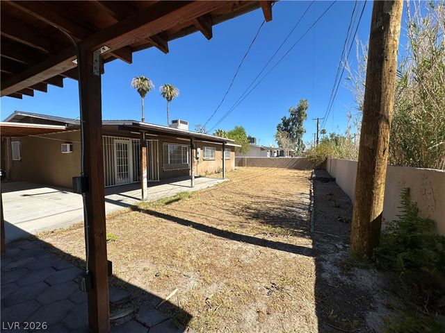 2876 Escuela Street, Las Vegas, NV 89121