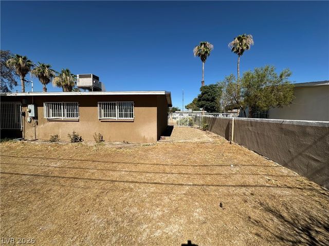 2876 Escuela Street, Las Vegas, NV 89121