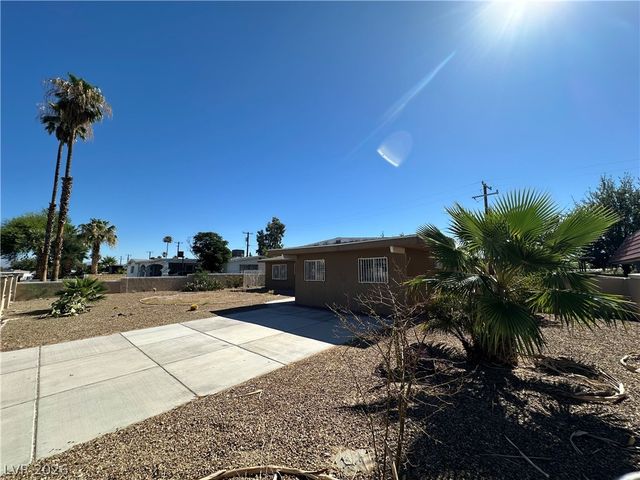 2876 Escuela Street, Las Vegas, NV 89121